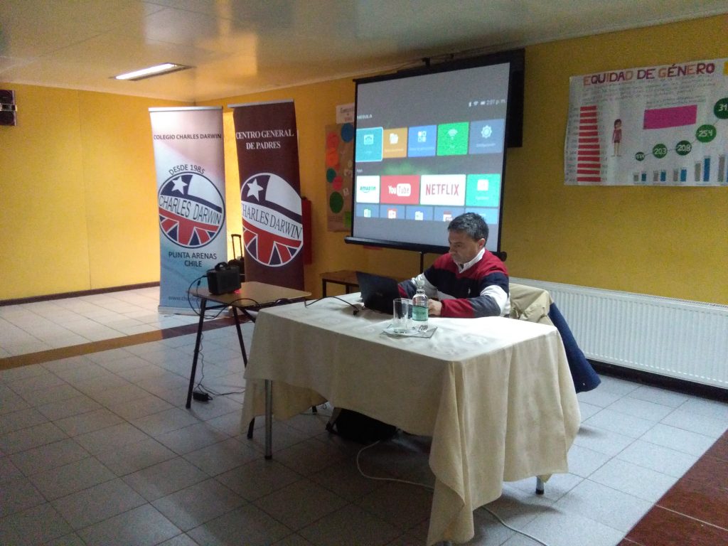 CHARLA Y CAPACITACIÓN EDUCAR Y CRIAR CON-CIENCIA