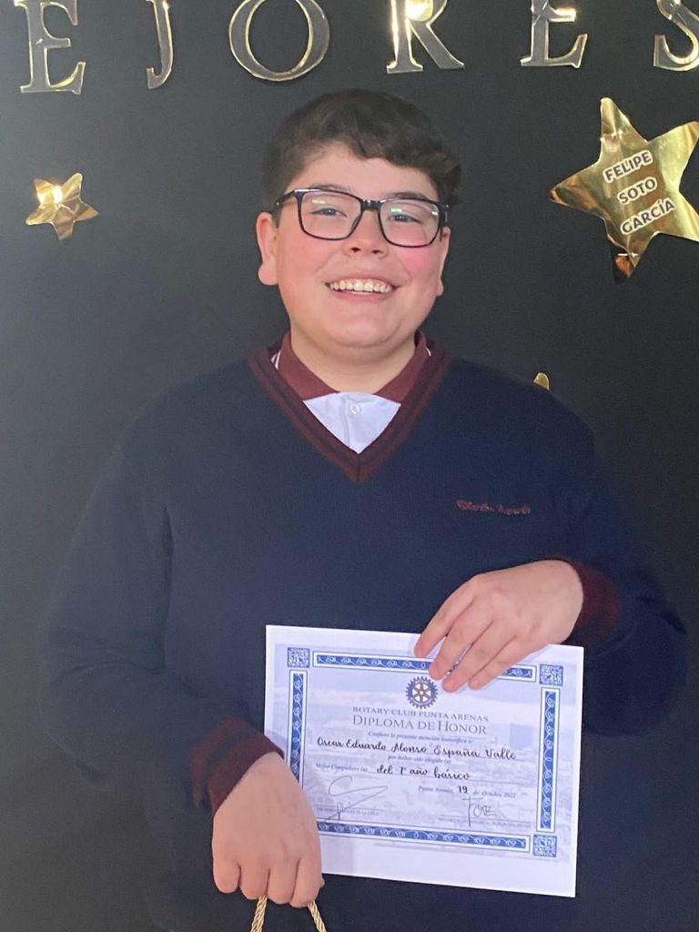 MEJOR COMPAÑERO DEL COLEGIO CHARLES DARWIN