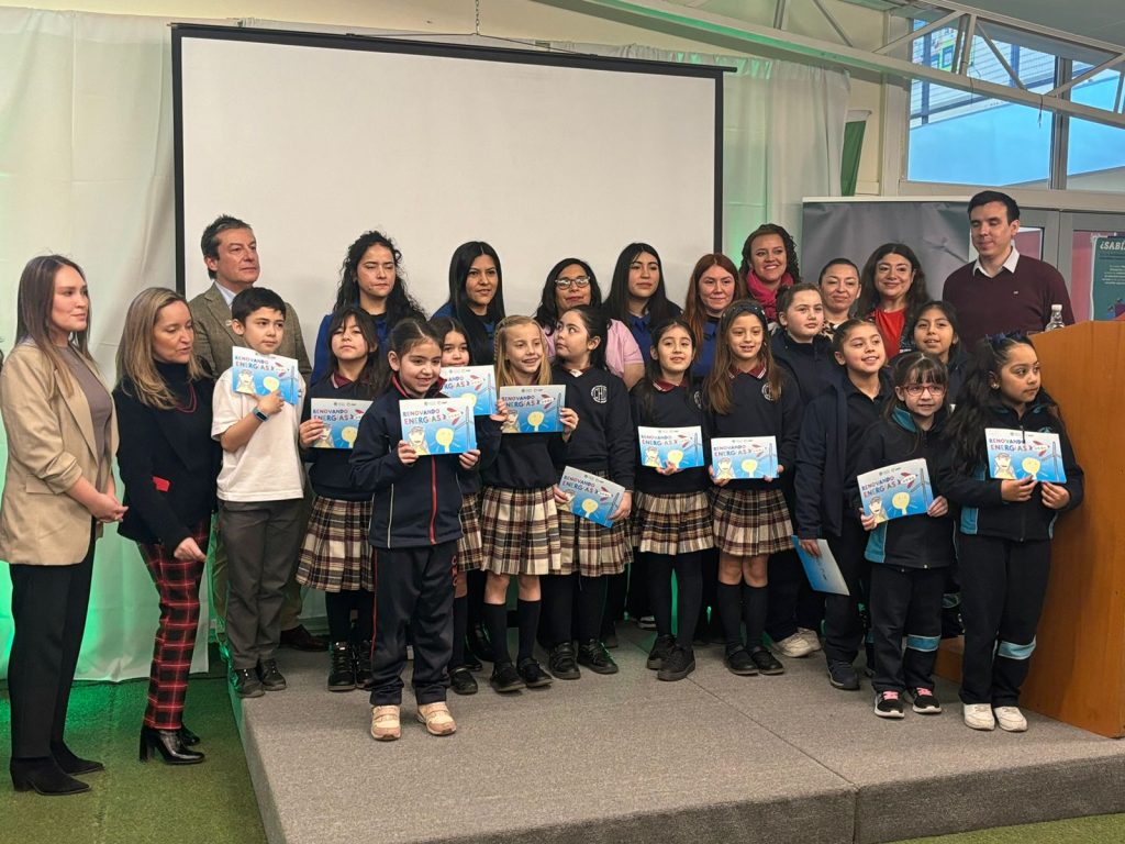 COLEGIO CHARLES DARWIN PARTICIPA EN LA CREACIÓN DEL LIBRO “RENOVANDO ENERGÍAS”