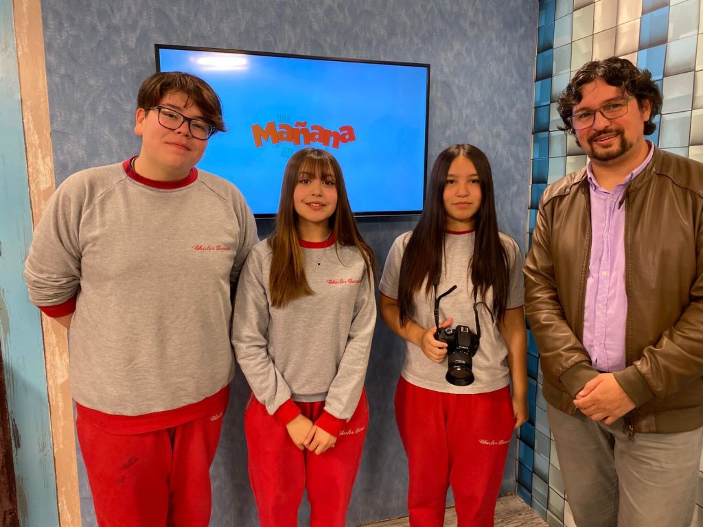 VISITA DE LOS ESTUDIANTES DEL COLEGIO CHARLES DARWIN A LOS ESTUDIOS DEL ITV PATAGONIA