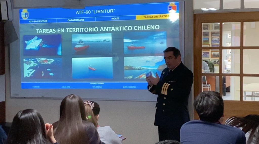 CHARLA FUNCIONARIOS DE LA ARMADA