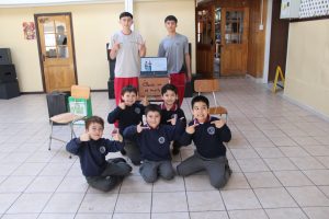 ESTUDIANTES DE SEGUNDO MEDIO EN ACTIVIDAD DE LA SEMANA DE LAS CIENCIAS Y LAS TECNOLOGÍAS