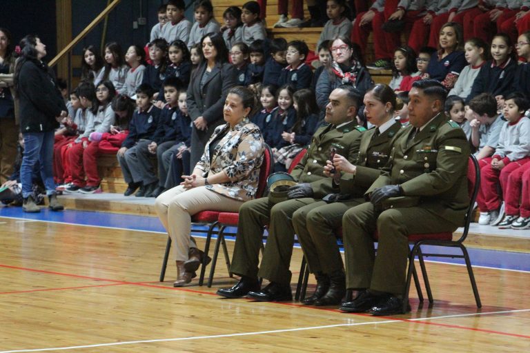 HOMENAJE Y GRATITUD: CELEBRAMOS EL DÍA DEL CARABINERO EN EL CHARLES DARWIN