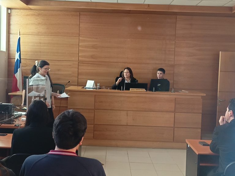 ESTUDIANTES VISITARON JUZGADO DE FAMILIA Y REALIZARON JUICIO SIMULADO
