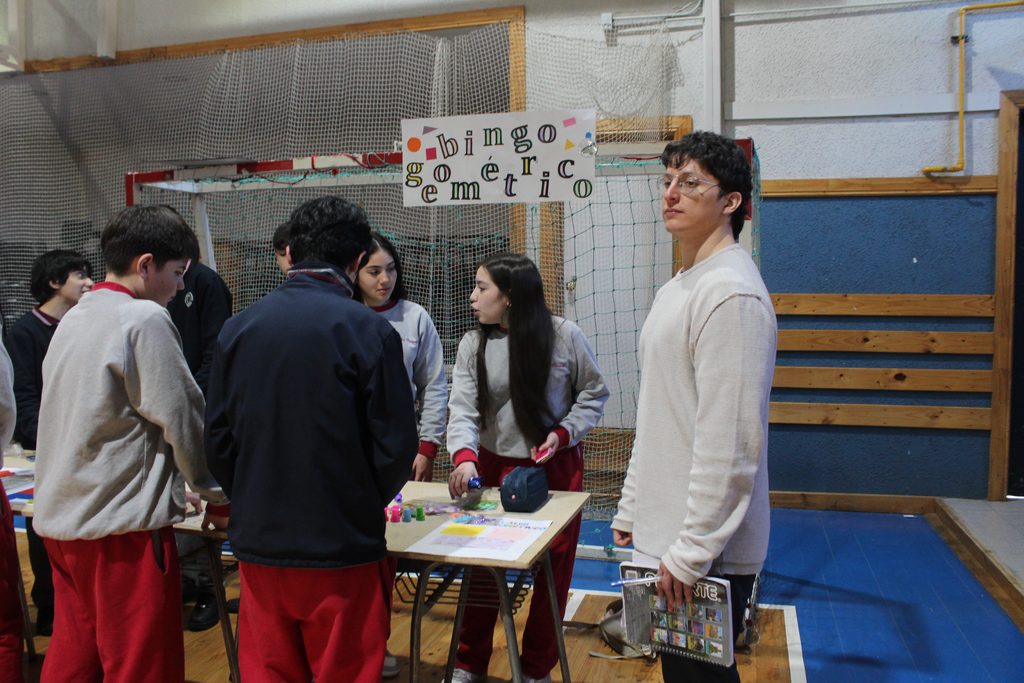 CUANDO LOS NÚMEROS SE VISTEN DE ARTE: NUESTRA FERIA DE MATEMÁTICAS BRILLÓ CON CREATIVIDAD Y APRENDIZAJE COMPARTIDO